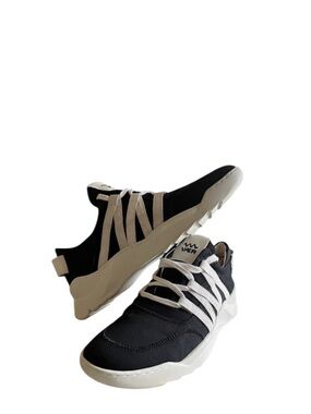 VAER - BLACK WHITE RECYCLABLE SUSTAINABLE “GRO” MADE IN PORTUGAL SNEAKERS